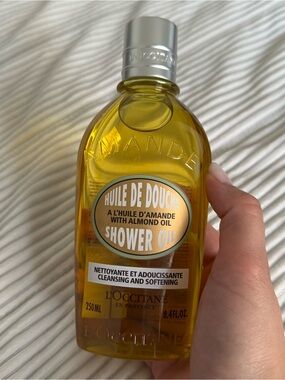 L'Occitane Almond Shower Oil NWT 8.4fl oz